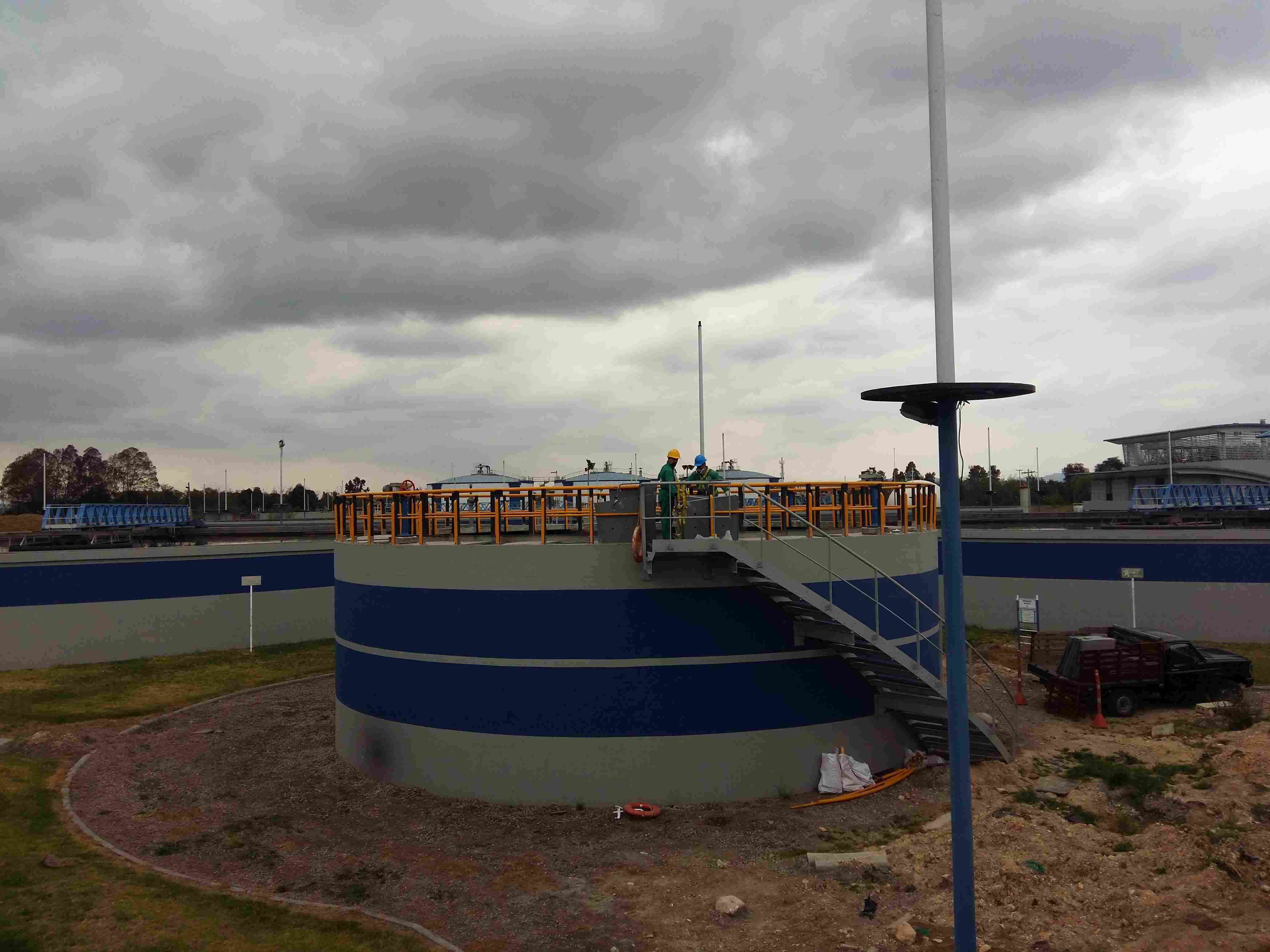 CERRAMIENTOS-PLASTICOS-CON-PASARELA-PARA-TRATAMIENTO-DE-AGUAS4