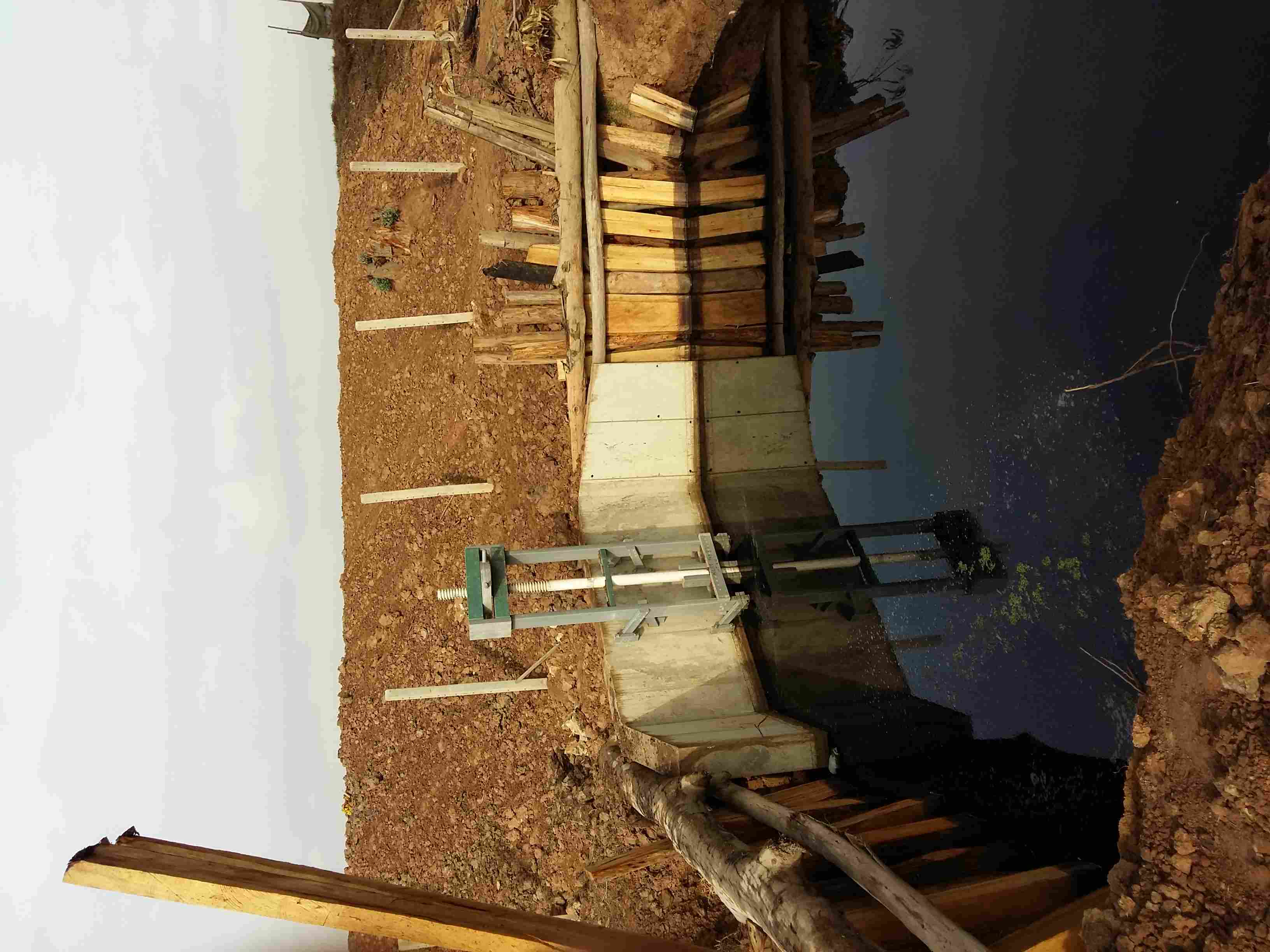 COMPUERTAS-PLASTICAS-PIVOTANTES-CON-ACTUADOR-PLASTICO5