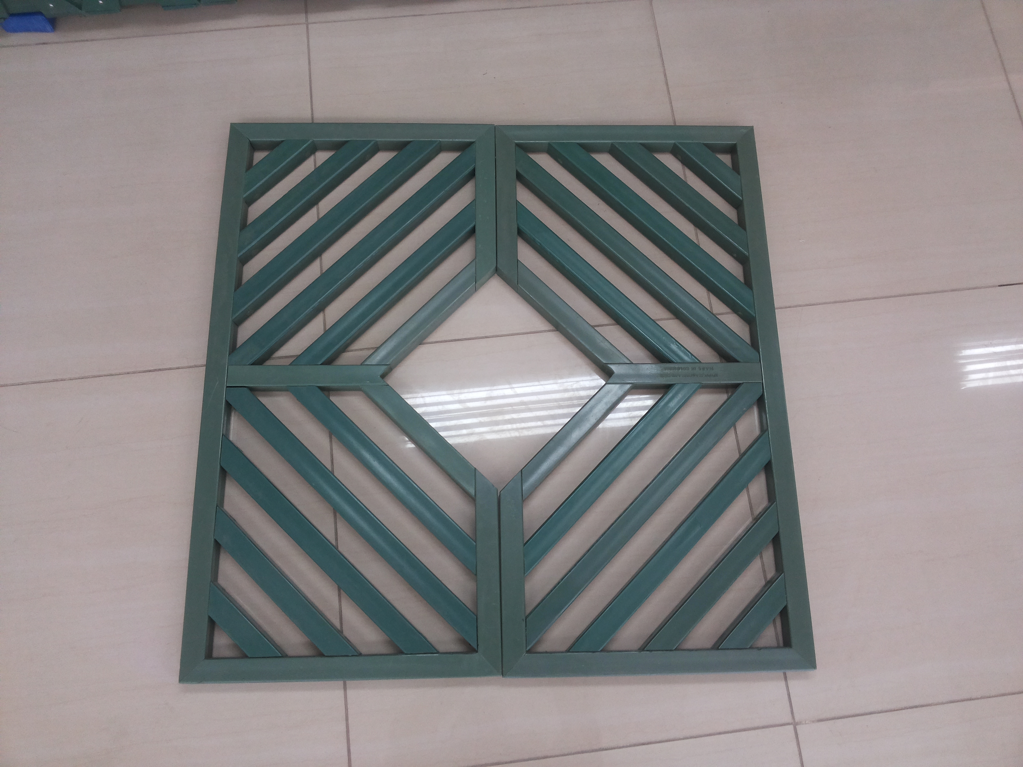 PIE-DE-ARBOL-PLASTICO-PROTECTOR-DE-ARBOL2