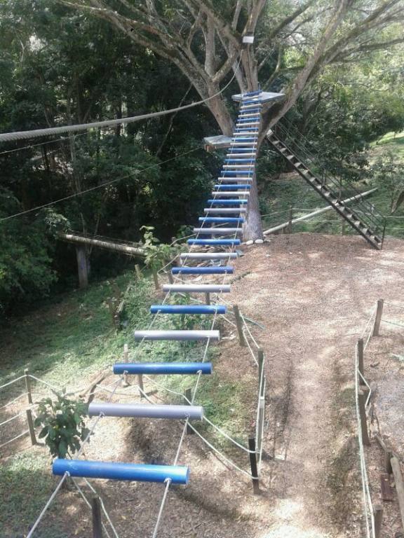 PUENTES-PLASTICOS-COLGANTES-JUEGOS-EXTREMO7