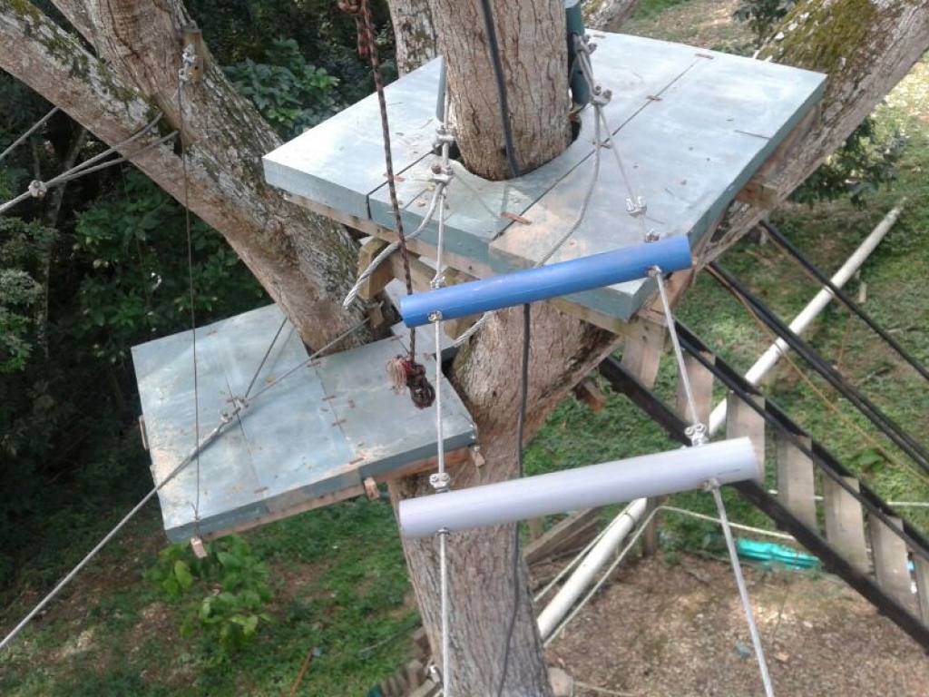 PUENTES-PLASTICOS-COLGANTES-JUEGOS-EXTREMOS2