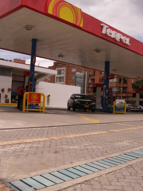 REJILLAS-PLASTICAS-PARA-ESTACIONES-DE-SERVICIO