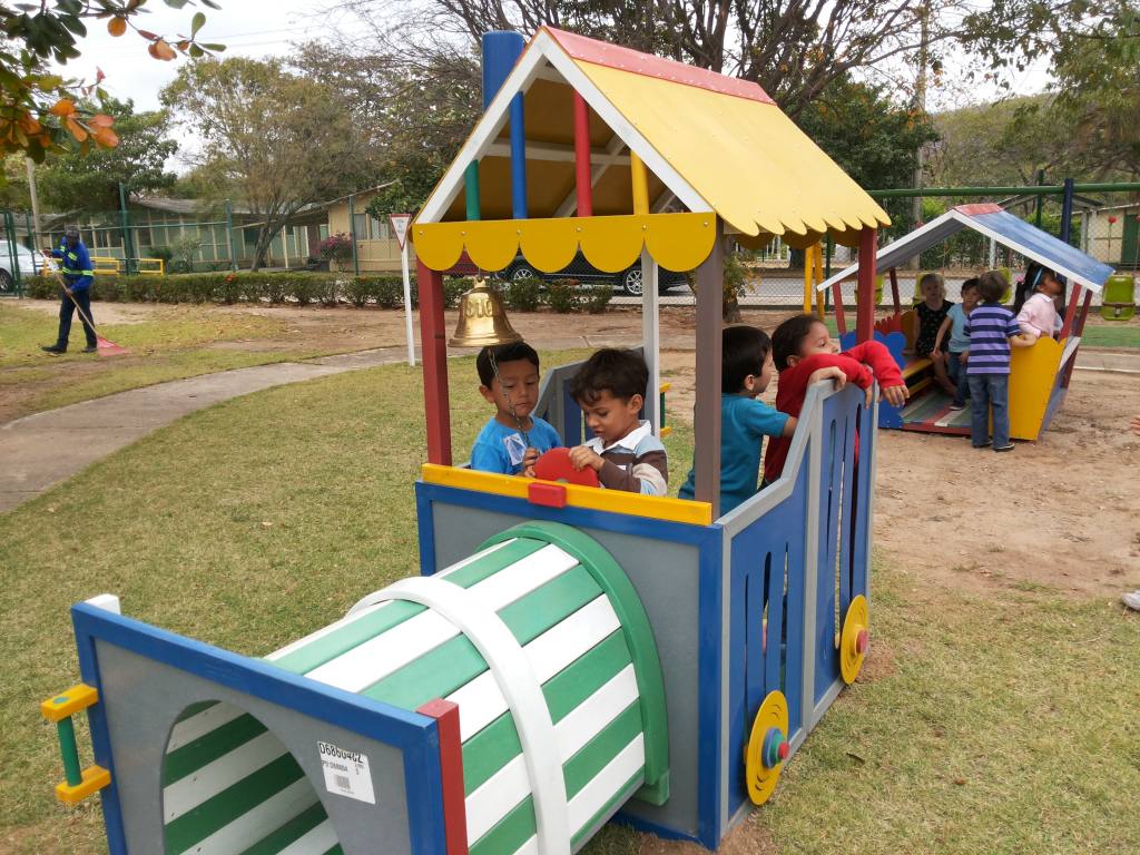 tren-plastico-infantil-interactivo2